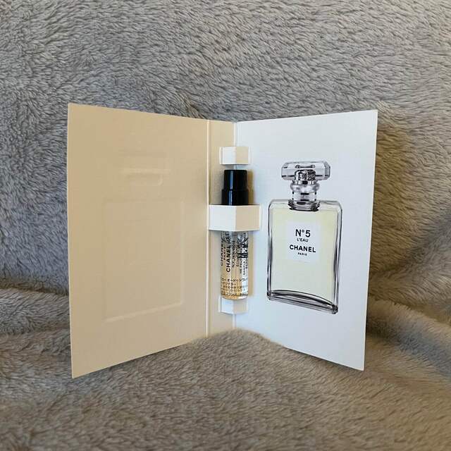 CHANEL(シャネル)のCHANEL no5 ロー オードゥトワレット コスメ/美容の香水(香水(女性用))の商品写真