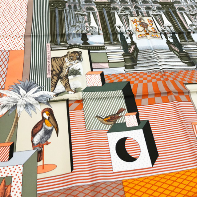 Hermes(エルメス)のエルメス カレ90 スカーフ グラン テアトル ヌーヴォー オレンジ マルチ メンズのファッション小物(バンダナ/スカーフ)の商品写真