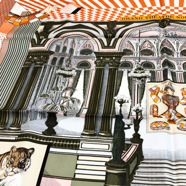 Hermes(エルメス)のエルメス カレ90 スカーフ グラン テアトル ヌーヴォー オレンジ マルチ メンズのファッション小物(バンダナ/スカーフ)の商品写真