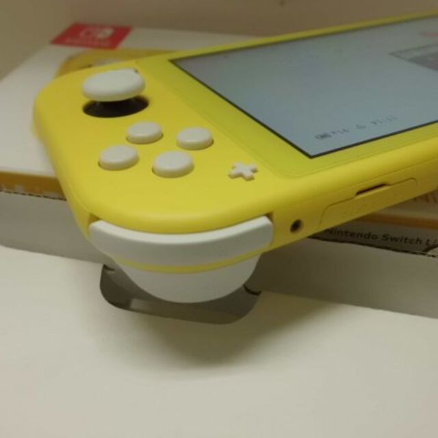 Nintendo Switch(ニンテンドースイッチ)のNintendo Switch Lite Yellow 任天堂スイッチライト エンタメ/ホビーのゲームソフト/ゲーム機本体(携帯用ゲーム機本体)の商品写真