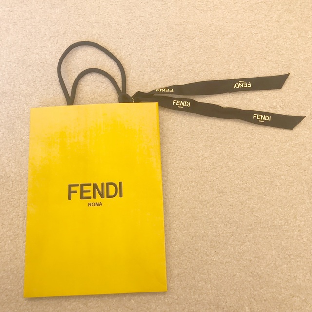 FENDI(フェンディ)のFENDI フェンディ　ショッパー リボン付　小　ショッピングバッグ　紙袋 レディースのバッグ(ショップ袋)の商品写真