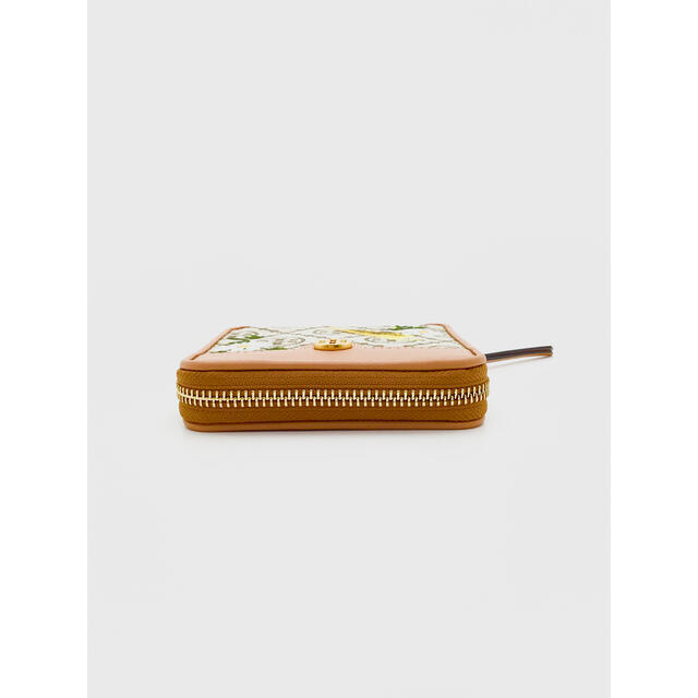 Tory Burch - ほぼ未使用 トリーバーチ 2つ折り財布 刺繍 鳥 花 Tory Burch - ほぼ未使用 トリーバーチ 2つ折り財布 刺繍 鳥 花