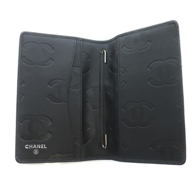 CHANEL(シャネル)のシャネル パスポートケース カンボンライン ココマーク マトラッセ 黒 12番台 レディースのファッション小物(名刺入れ/定期入れ)の商品写真