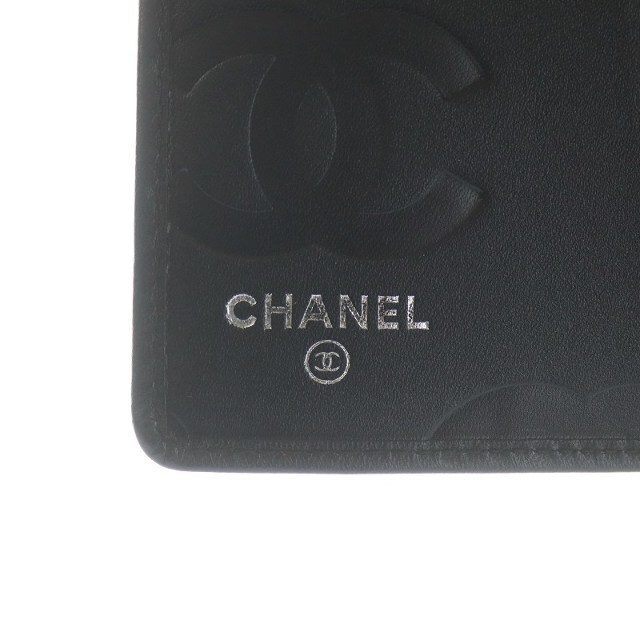 CHANEL(シャネル)のシャネル パスポートケース カンボンライン ココマーク マトラッセ 黒 12番台 レディースのファッション小物(名刺入れ/定期入れ)の商品写真