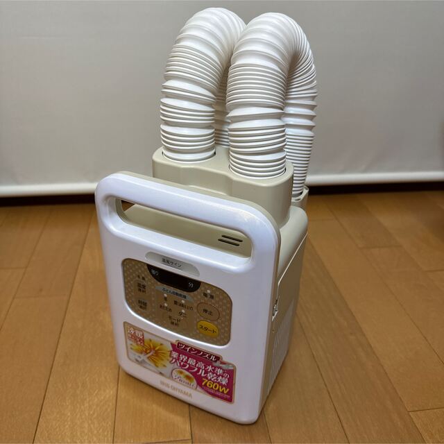アイリスオーヤマ ふとん乾燥機 ツインノズル KFK-W1-WP スマホ/家電/カメラの生活家電(その他)の商品写真