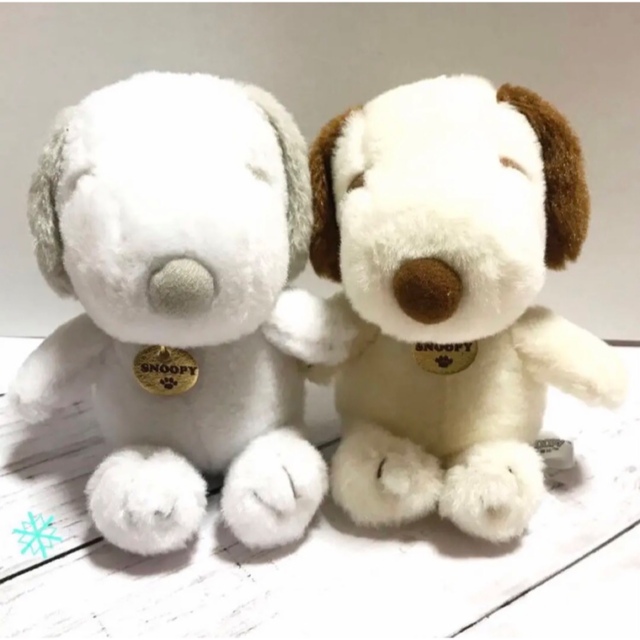 SNOOPY 【未使用】スヌーピー ぬいぐるみ ペア 色違い ゴールド キーホルダー グレーの通販 by Rara's shop｜スヌーピー ならラクマ