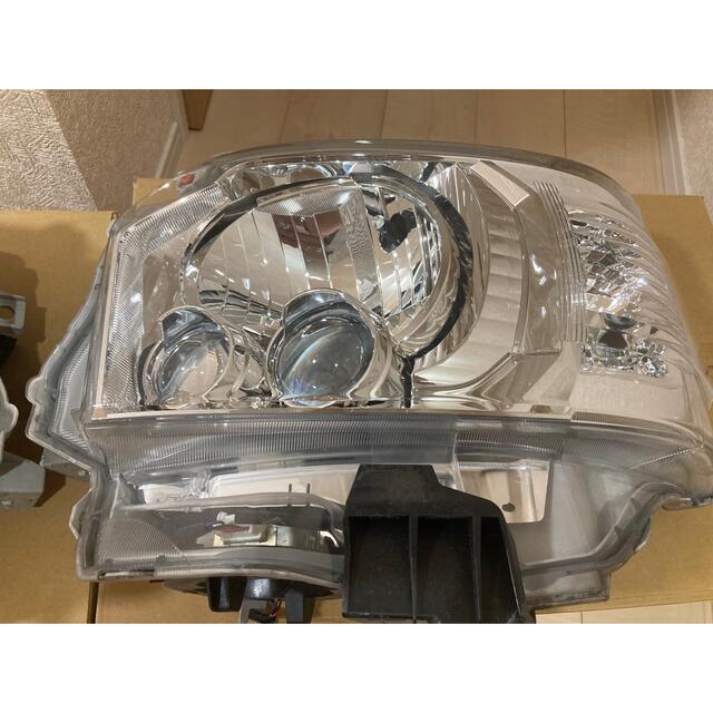 品数豊富! トヨタ ハイエース純正LEDヘッドライト - パーツ