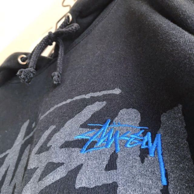 【USA製ステューシー】サイズL定番ロゴ&刺繍スウェットパーカー黒stussy