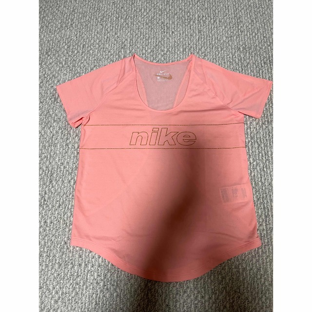emmi(エミ)のNIKE  ナイキ  DRI-FIT   Tシャツ レディースのトップス(Tシャツ(半袖/袖なし))の商品写真