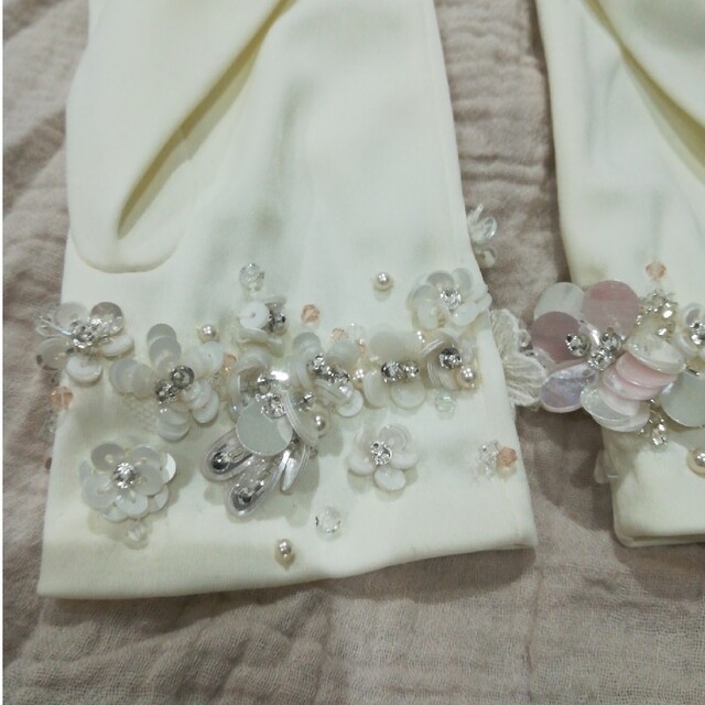 ウェディング　オリジナルグローブ　手袋 レディースのフォーマル/ドレス(ウェディングドレス)の商品写真