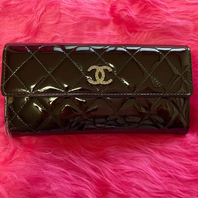 CHANEL(シャネル)の★Ella様専用★CHANEL エナメル長財布　美品 レディースのファッション小物(財布)の商品写真