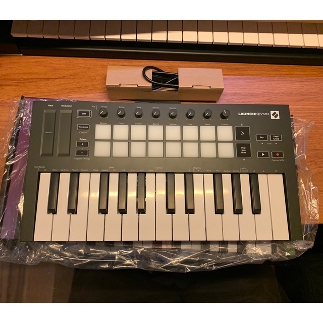 MIDIキーボード　launch key mini MK3 2