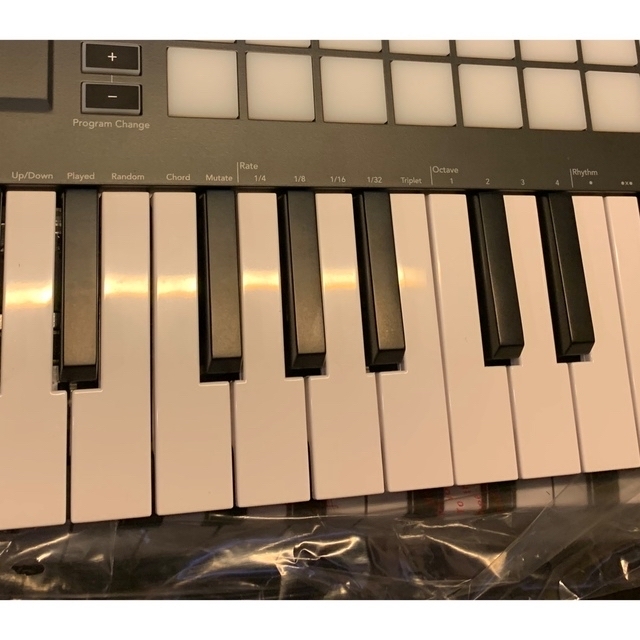 MIDIキーボード　launch key mini MK3 3