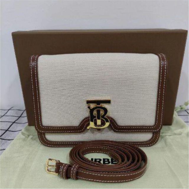 オンライン限定商品】 ※値下げ※ 【新品未使用】BURBERRY バーバリー 二