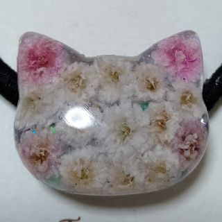 ヘアゴム ハンドメイド レジン☆ かすみ草 猫ちゃんฅ•ω•ฅ ピンク色白猫系(ヘアアクセサリー)