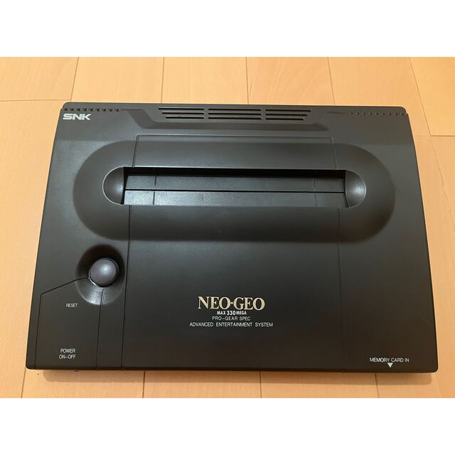 SNK NEO・GEO ネオジオ本体＋コントローラ2台＋ソフト2本