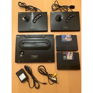 「SNK NEO・GEO ネオジオ本体+コントローラ2台+ソフト2本