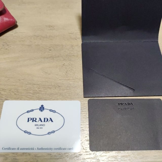 PRADA(プラダ)のPRADA財布 レディースのファッション小物(財布)の商品写真