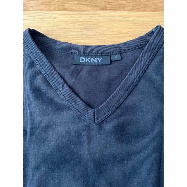 DKNY(ダナキャランニューヨーク)のDKNYディーケーエヌワイ 黒長袖カットソー メンズのトップス(Tシャツ/カットソー(七分/長袖))の商品写真