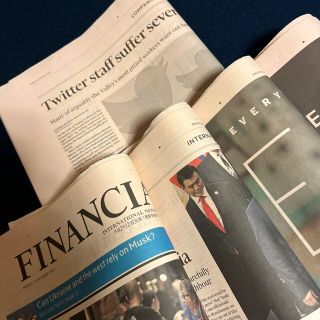 英字新聞FT サーモンピンク色　　　　　　　　18頁(見開き4枚＋半裁1枚)(印刷物)