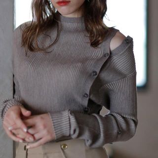 アメリヴィンテージ(Ameri VINTAGE)のRIU Shoulder button rib knit　ベージュ(ニット/セーター)