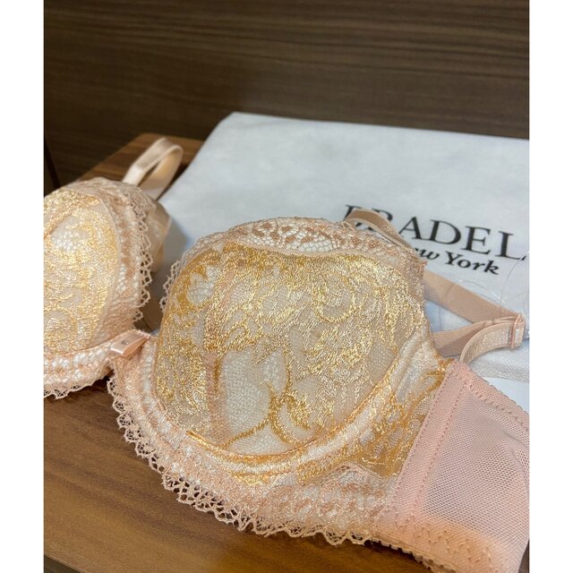 BRADELIS New York(ブラデリスニューヨーク)のBRADELIS New York 育乳 育乳ブラ  ブラジャー 70B レディースの下着/アンダーウェア(ブラ)の商品写真