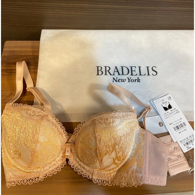 BRADELIS New York(ブラデリスニューヨーク)のBRADELIS New York 育乳 育乳ブラ  ブラジャー 70B レディースの下着/アンダーウェア(ブラ)の商品写真