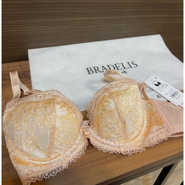 BRADELIS New York(ブラデリスニューヨーク)のBRADELIS New York 育乳 育乳ブラ  ブラジャー 70B レディースの下着/アンダーウェア(ブラ)の商品写真