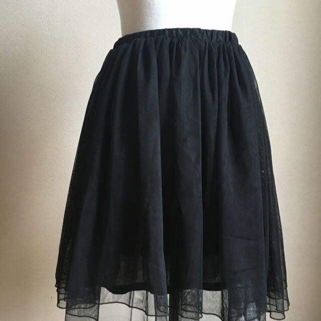 JURIANO JURRIE(ジュリアーノジュリ)のブラックカラー ふんわりチュールスカート  レディースのスカート(ひざ丈スカート)の商品写真