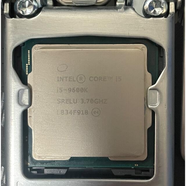 core i5 9600k スマホ/家電/カメラのPC/タブレット(PCパーツ)の商品写真