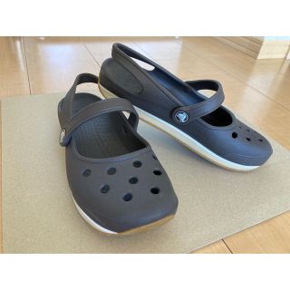 crocs - W6 ブラウン クロックス サンダル カリン メリージェーンの