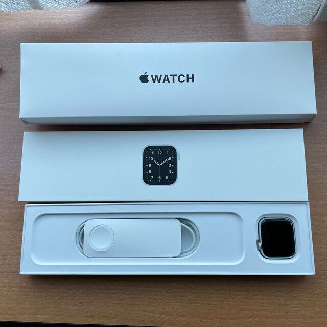 Apple Watch SE 40mm GPS本体 シルバー 付属品完備 美品アップル