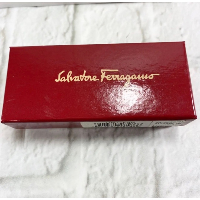 Salvatore Ferragamo(サルヴァトーレフェラガモ)の美品　Ferragamo フェラガモ　ヴァラ　バレッタ　髪留め レディースのヘアアクセサリー(バレッタ/ヘアクリップ)の商品写真