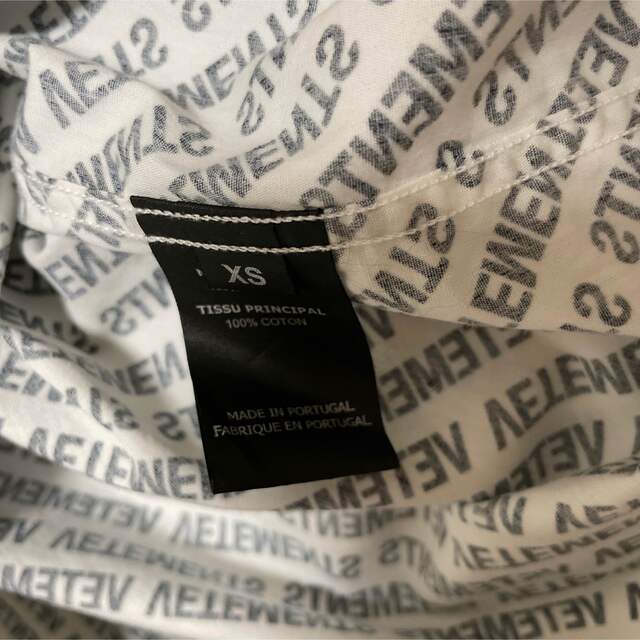 楽ギフ_包装】 VETEMENTS ヴェトモン オールオーバー ロゴシャツ