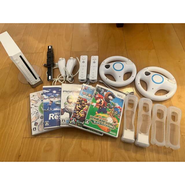 Wii(ウィー)のNintendo Wii フルセット エンタメ/ホビーのゲームソフト/ゲーム機本体(家庭用ゲーム機本体)の商品写真