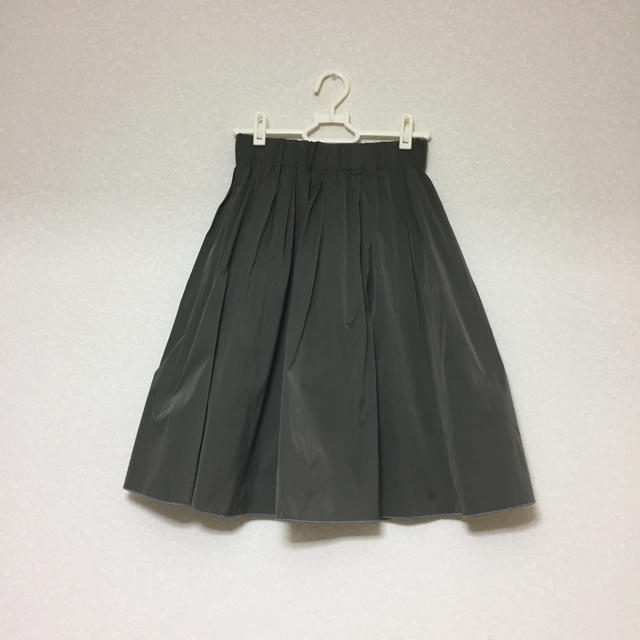 BLISS POINT(ブリスポイント)のリバーシブルメモリーサテンGスカート レディースのスカート(ひざ丈スカート)の商品写真