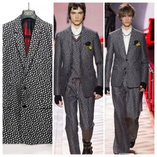 ディオールオム(DIOR HOMME)の美品　2016AW ディオールオム　2B総柄ローズジャケット　48 Dior(テーラードジャケット)