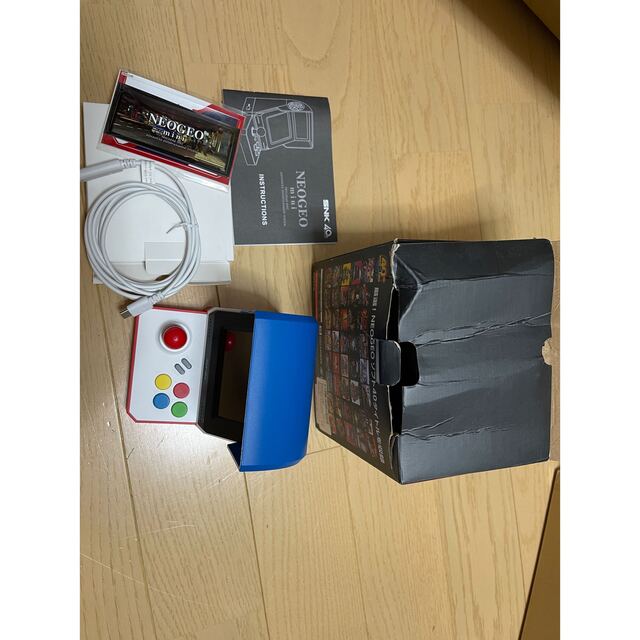 NEOGEO(ネオジオ)の中古)ネオジオミニ 箱折れあり エンタメ/ホビーのゲームソフト/ゲーム機本体(家庭用ゲーム機本体)の商品写真