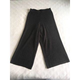 ジーユー(GU)の2色セット　ワイドパンツ ガウチョパンツ 黒パンツスカート　ルームウェア　ニット(クロップドパンツ)
