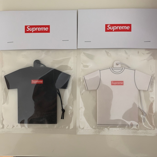 Supreme(シュプリーム)のSupreme®/Kuumba Tee Air Freshener クンバ　白黒 メンズのアクセサリー(その他)の商品写真