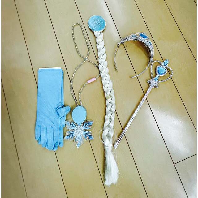 【値下】エルサコスプレセット140cm レディースのフォーマル/ドレス(その他ドレス)の商品写真