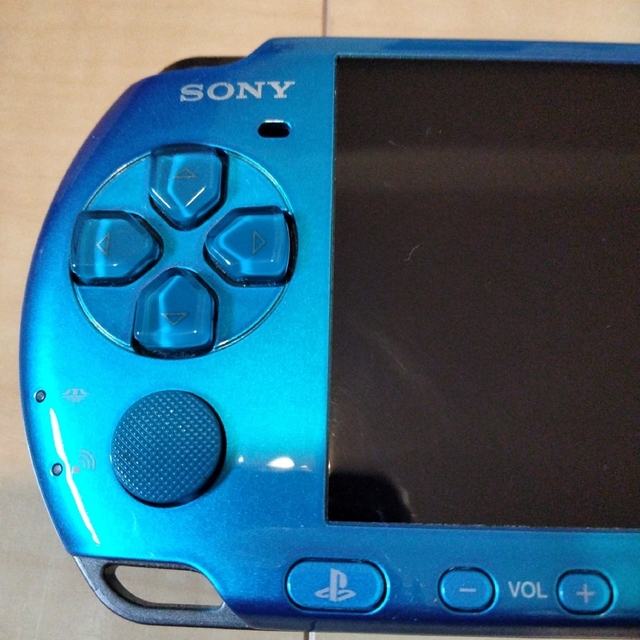 PlayStation Portable(プレイステーションポータブル)のPSP3000　ブルー本体＋充電ケーブル＋メモリー＋おまけ② エンタメ/ホビーのゲームソフト/ゲーム機本体(携帯用ゲーム機本体)の商品写真