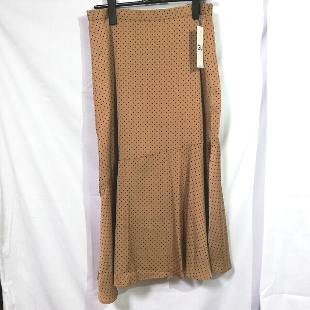 GU(ジーユー)の新品 GU アシンメトリーヘムプリントスカート ドット ベージュ XXL レディースのスカート(ロングスカート)の商品写真