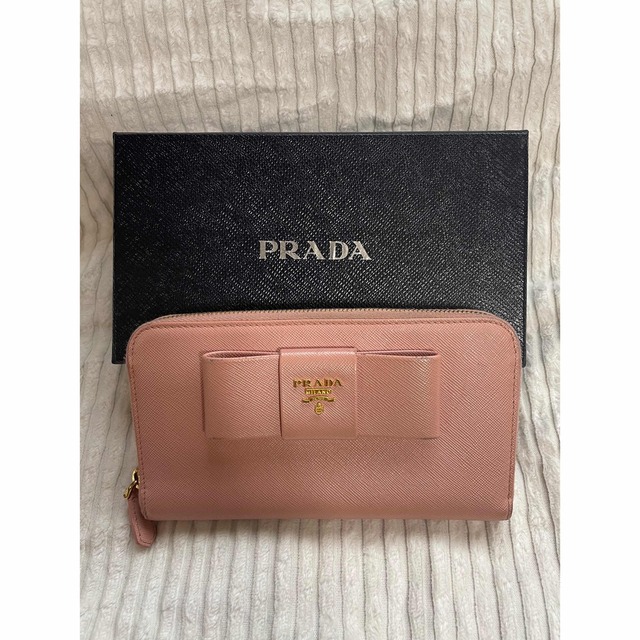 PRADA(プラダ)のプラダ 長財布 リボン ピンクベージュ ラウンドファスナー レディースのファッション小物(財布)の商品写真