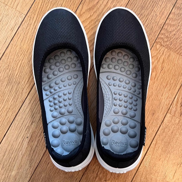 crocs(クロックス)の [クロックス] パンプス リバイバ フラット W7 23cm レディースの靴/シューズ(スニーカー)の商品写真