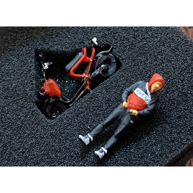 1/64 スケール ジオラマ ミニバイク ズーマー 男性 フィギュア赤日本未