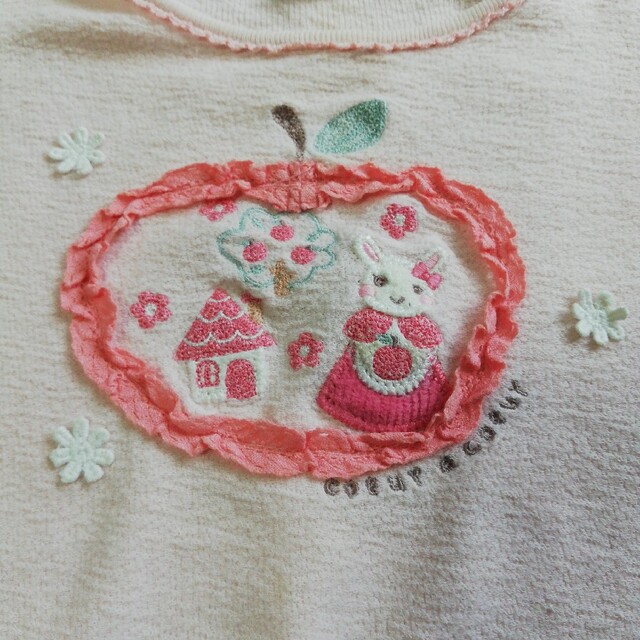 coeur a coeur(クーラクール)のクーラクール　長袖　90　ロンＴ　うさぎ　りんご キッズ/ベビー/マタニティのキッズ服女の子用(90cm~)(Tシャツ/カットソー)の商品写真