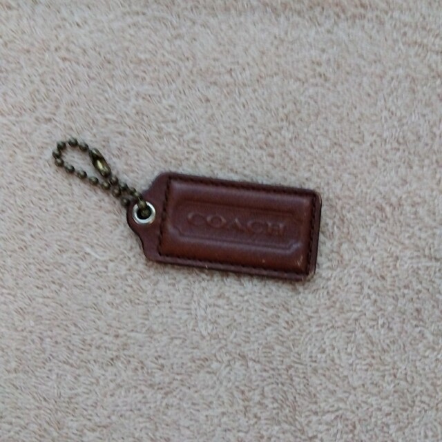 COACH(コーチ)のCOACH   チャーム   ブラウン ハンドメイドのファッション小物(バッグチャーム)の商品写真