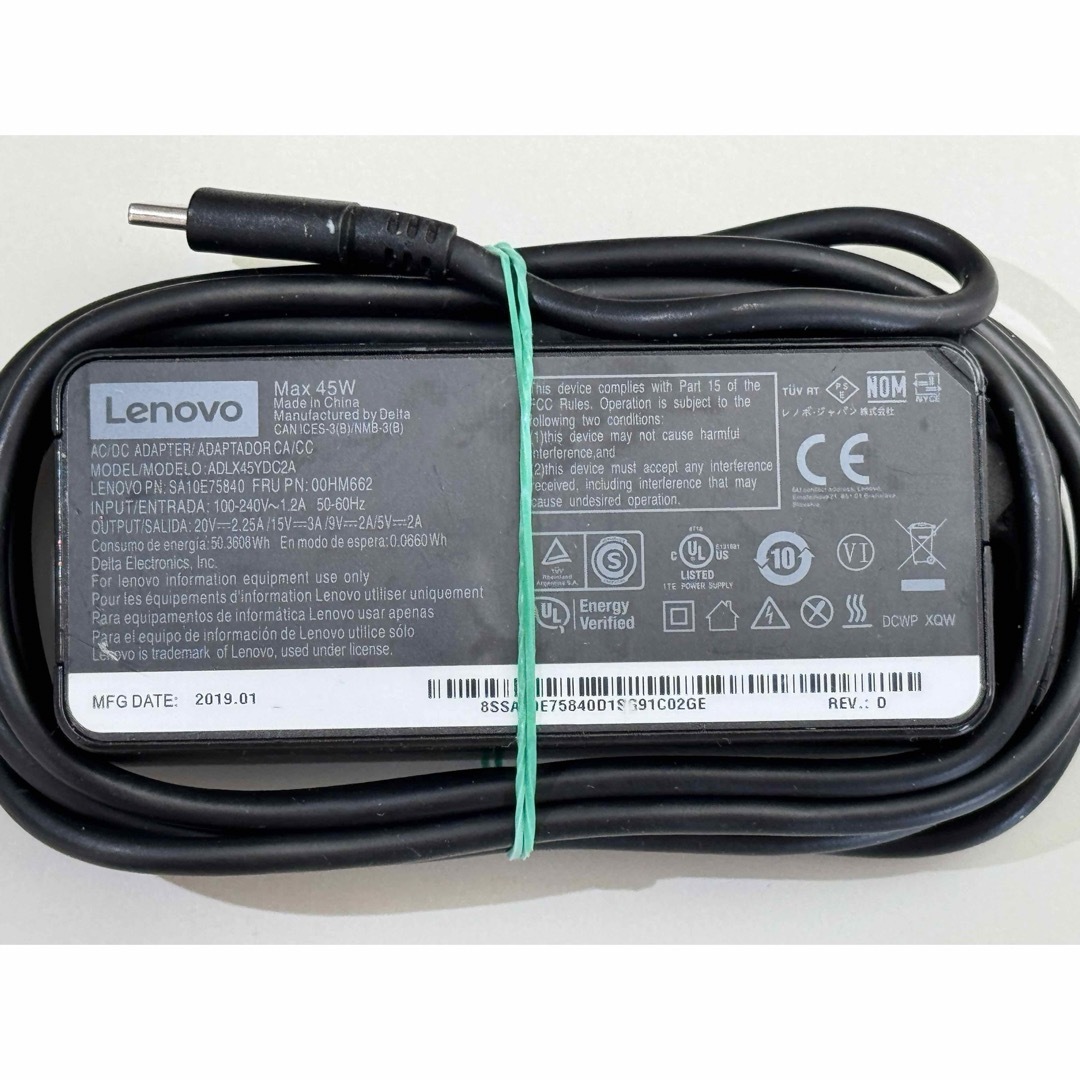 Lenovo(レノボ)の[送料無料] Lenovo USB Type-C 45W ACアダプター スマホ/家電/カメラのスマートフォン/携帯電話(バッテリー/充電器)の商品写真