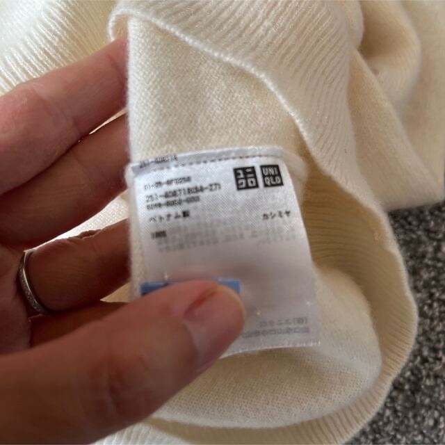 UNIQLO(ユニクロ)の【眠れる森のひつじ様ご専用】UNIQLOマフラー、カシミヤタートルネックセーター レディースのトップス(ニット/セーター)の商品写真